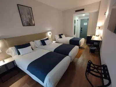 Cama o camas de una habitación en Hotel Don Jaime 54