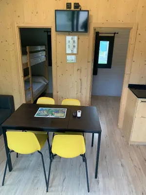 Una televisión o centro de entretenimiento en Càmping Organyà Park