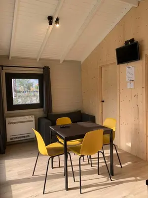 Una televisión o centro de entretenimiento en Càmping Organyà Park