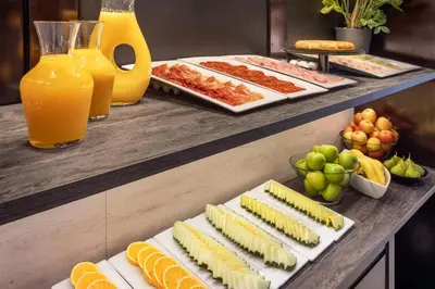 Comida en o cerca de este hotel