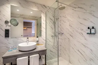 Un baño de Occidental Pamplona