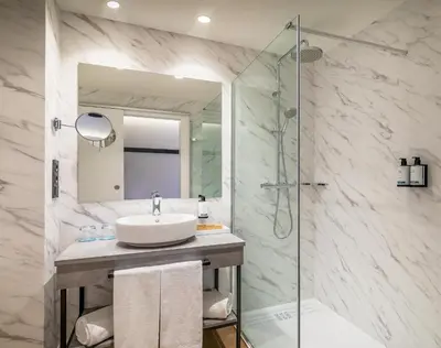 Un baño de Occidental Pamplona
