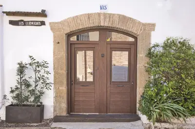 Plano de LES LLÚDRIGUES Casa Loft con aire ac y terraza