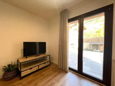 Una televisión o centro de entretenimiento en Espot Cowork & Apartments - L'Amfitriona