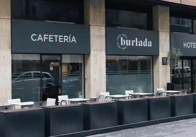 Un restaurante o sitio para comer en Hotel Burlada