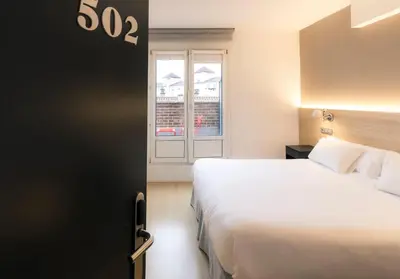 Cama o camas de una habitación en Hotel Burlada