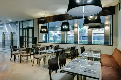 Un restaurante o sitio para comer en Hesperia Zaragoza Centro