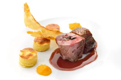 Comida en o cerca de este hotel