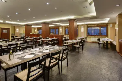 Un restaurante o sitio para comer en Hotel Saliecho