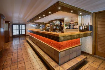 El salón o zona de bar de Hotel Nievesol