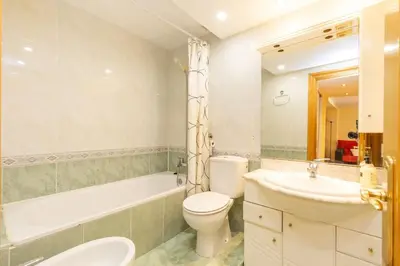 Un baño de TEM - Apartamento muy céntrico, zona de MARCHA, 3º sin ascensor