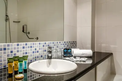 Un baño de Hotel YIT Ciudad De Zaragoza