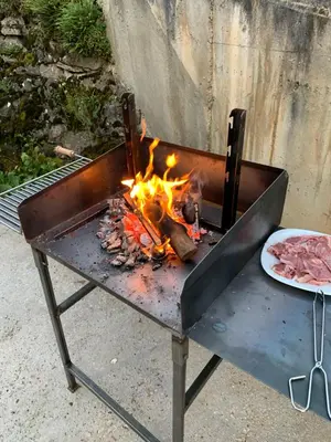 Barbacoa disponible para clientes en la casa o chalet