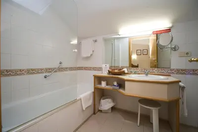 Un baño de Hotel Ekai