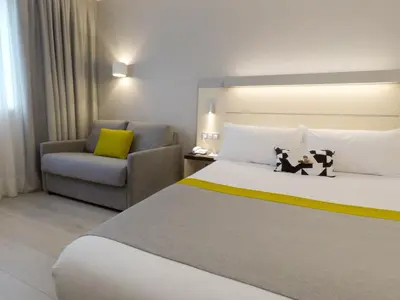Cama o camas de una habitación en Holiday Inn Express Pamplona by IHG