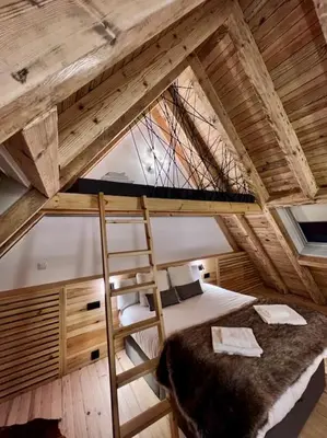 Cama o camas de una habitación en Muntanyó Luxury Lodge con sauna, parking y guardaesquis en Ruda