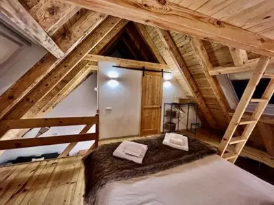 Cama o camas de una habitación en Muntanyó Luxury Lodge con sauna, parking y guardaesquis en Ruda