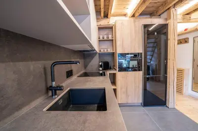 Una cocina o zona de cocina en Muntanyó Luxury Lodge con sauna, parking y guardaesquis en Ruda