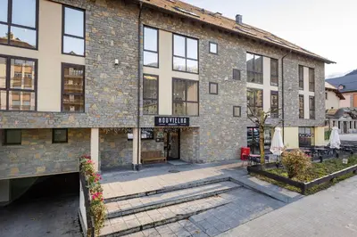 Edificio en el que se encuentra el apartahotel