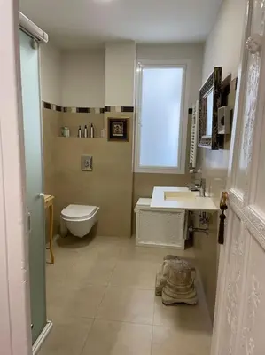 Un baño de Atico lira