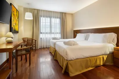 Cama o camas de una habitación en Hotel & Spa Monasterio de Boltaña