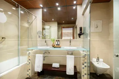 Un baño de Hotel & Spa Monasterio de Boltaña