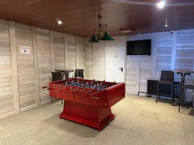 Una televisión o centro de entretenimiento en Estudio en Baqueira con piscina y parking