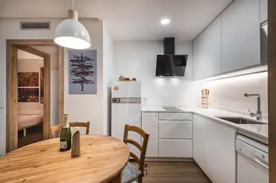 Una cocina o zona de cocina en Bonaigua 007 by SeaMount Rentals