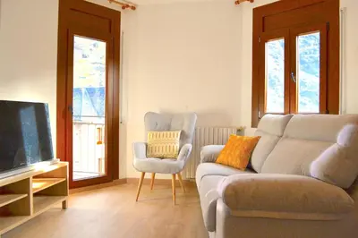 Zona de estar de Apartament comfortable amb vistes i cèntric by RURAL D'ÀNEU