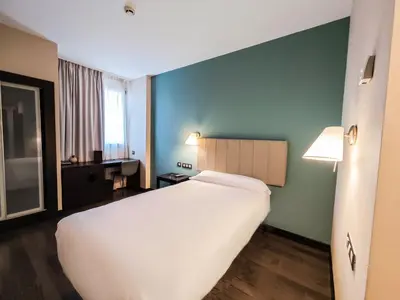 Cama o camas de una habitación en AZZ Pamplona Norte Hotel