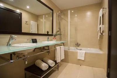 Un baño de AZZ Pamplona Norte Hotel