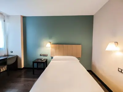 Cama o camas de una habitación en AZZ Pamplona Norte Hotel