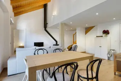 Una televisión o centro de entretenimiento en Duplex Campodios Villanua