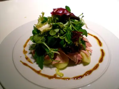 Comida en o cerca de este hotel
