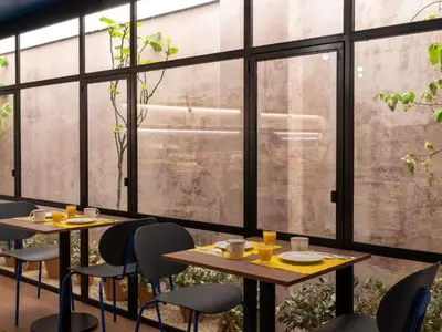 Un restaurante o sitio para comer en Ibis Styles Zaragoza Centro