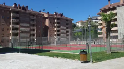 Instalaciones para jugar a tenis o squash en Los Sauces III o alrededores