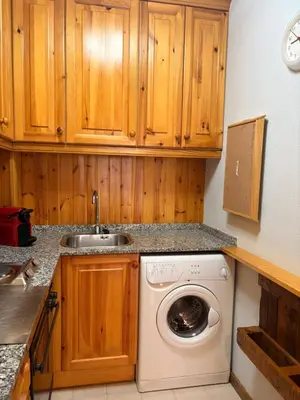 Una cocina o zona de cocina en Espacio exterior cómodo- Tu planta baja rústica - Besiberri 7