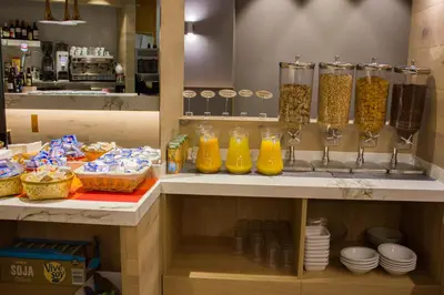 Comida en o cerca de este hotel
