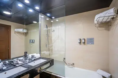 Un baño de Abba Huesca