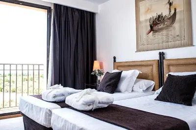 Cama o camas de una habitación en Termes Montbrio Hotel & Spa