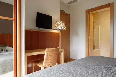 Cama o camas de una habitación en Hotel Iriguibel Huarte Pamplona