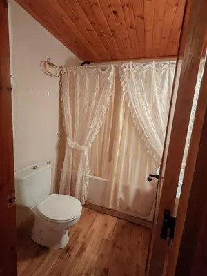 Un baño de Madera y espacio, tu dúplex funcional para famílias - Muntanyó 2