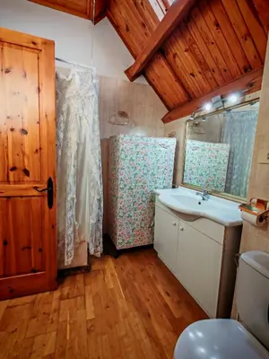 Un baño de Madera y espacio, tu dúplex funcional para famílias - Muntanyó 2