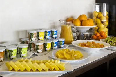 Comida en o cerca de este hotel