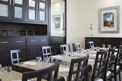 Un restaurante o sitio para comer en Hotel Plazaola