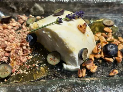 Comida en o cerca de este hotel