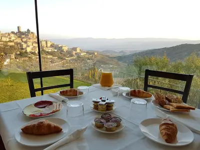 Comida en o cerca de este hotel