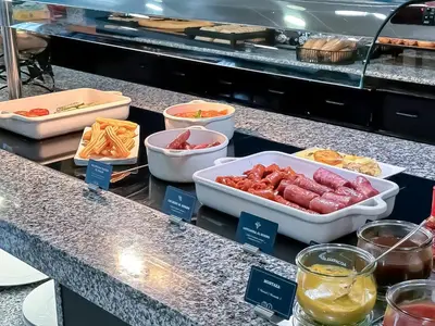 Comida en o cerca de este hotel