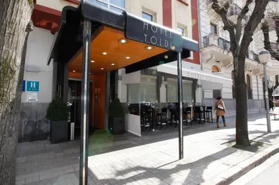 Un restaurante o sitio para comer en Hotel Yoldi