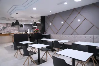 Un restaurante o sitio para comer en Hotel Blanca de Navarra